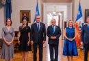 Abinader y primera dama son recibidos con honores en el Palacio de La Moneda