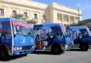 El Presidente Abinader encabeza entrega 50 modernos autobuses para asociaciones de estudiantes universitarios de todo el país