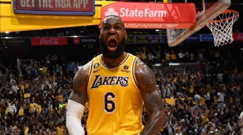 Lakers derrotan a los Warriors