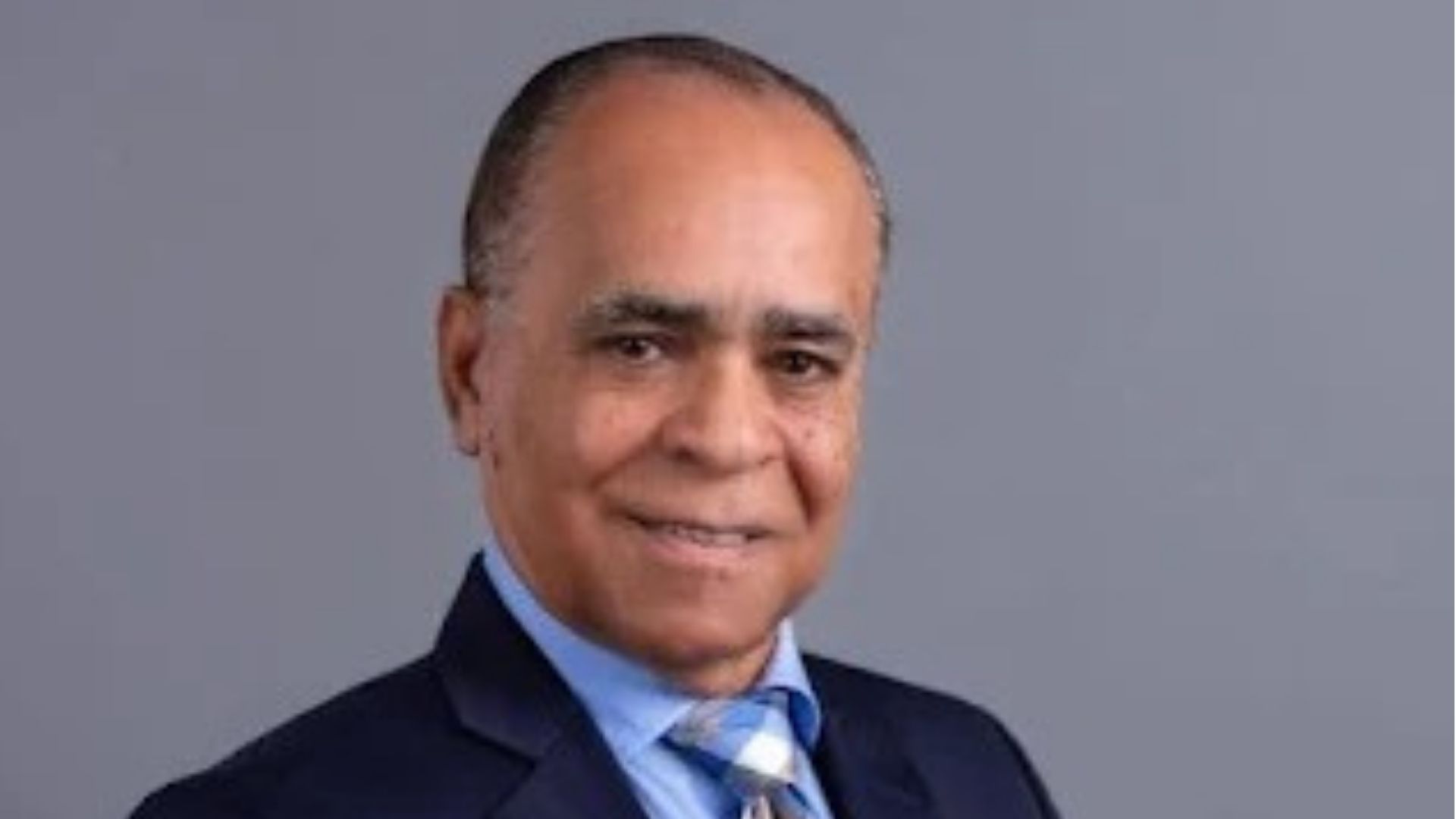 Director de la UASD Subcentro Jimaní, destaca la labor de los padres en su día