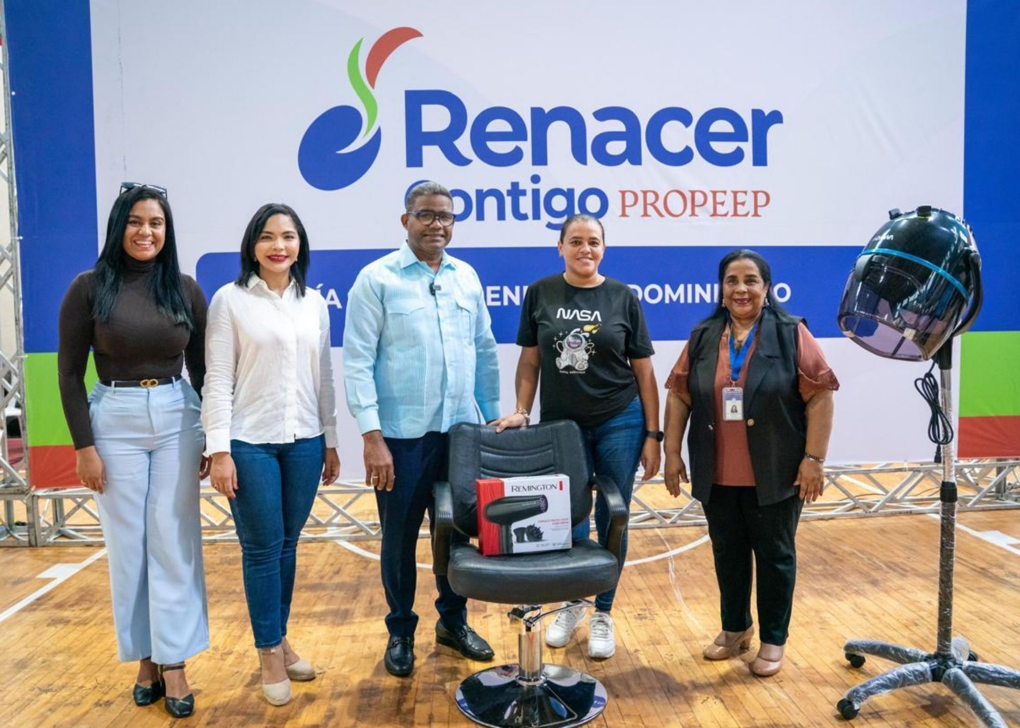 Propeep impulsa emprendedores con apoyo de RD$5.3 millones en equipos y herramientas de trabajo a través programa “Renacer Contigo” Propeep impulsa emprendedores con apoyo de RD$5.3 millones en equipos y herramientas de trabajo a través programa “Renacer Contigo”