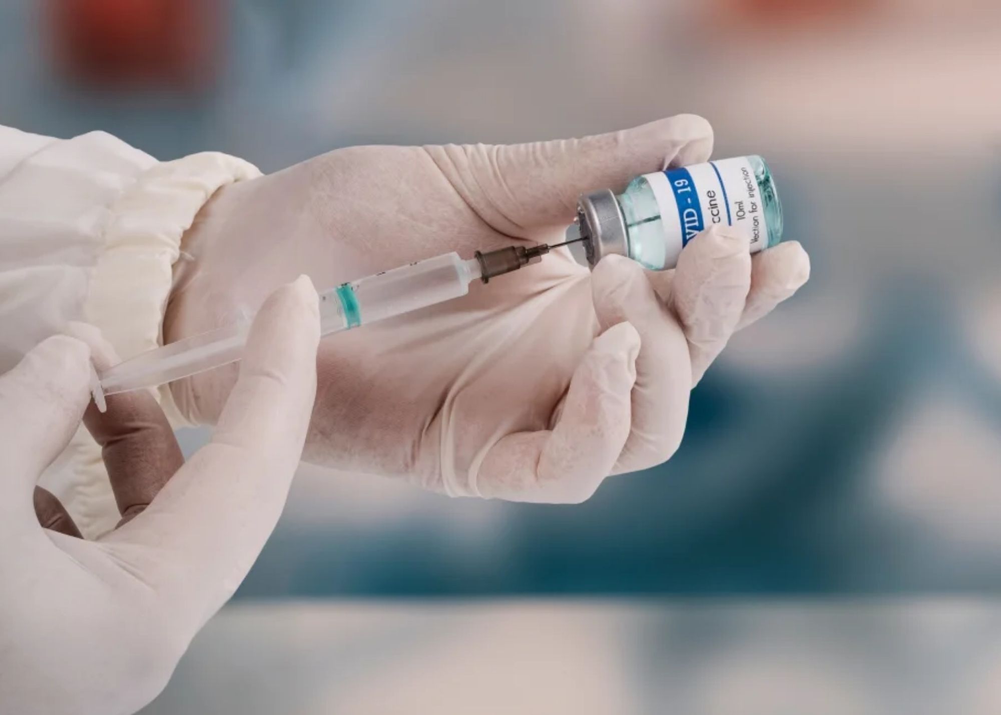 Un hombre recibió 217 vacunas contra el COVID-19 y sobrevivió: autoridades investigan el caso