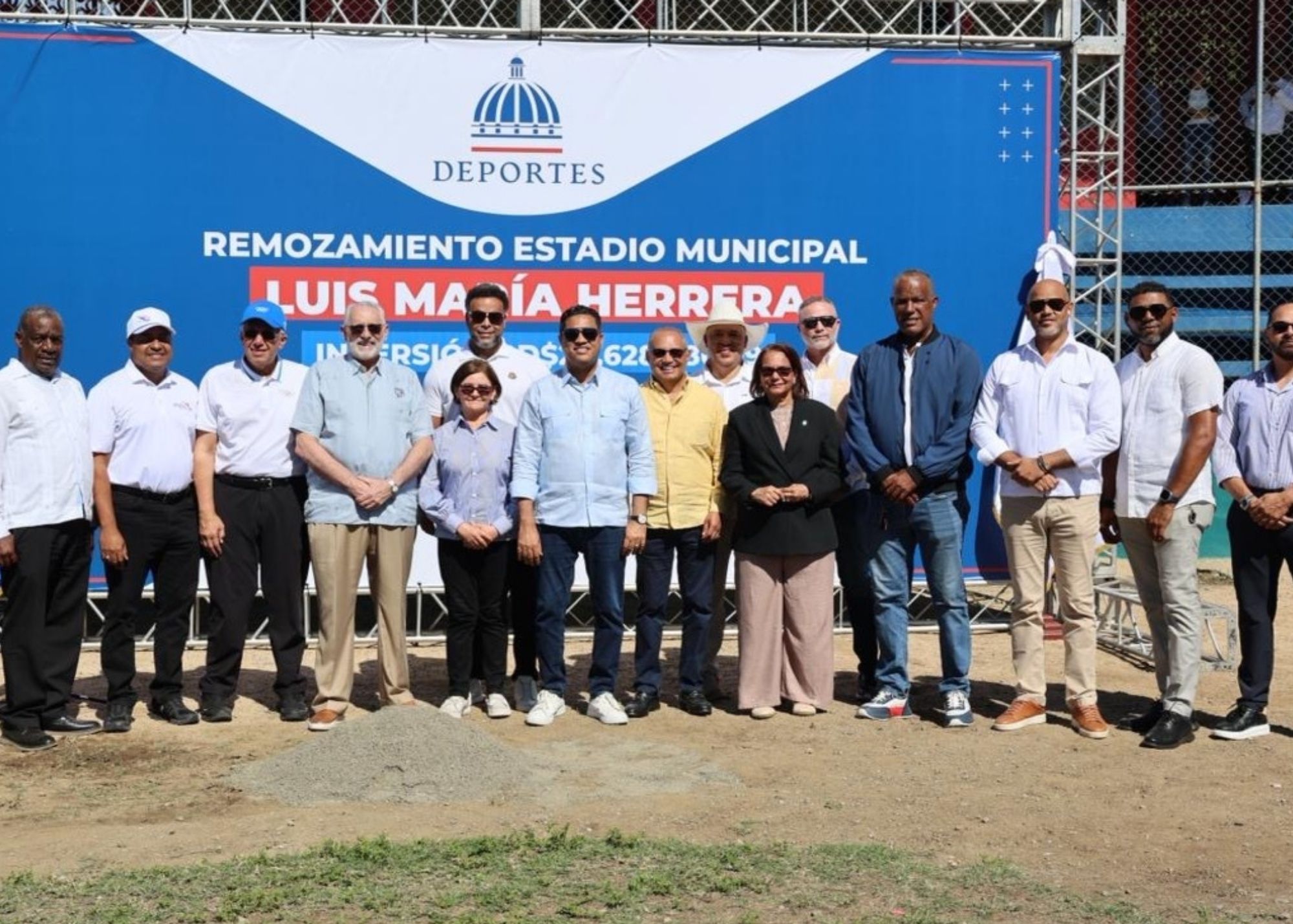 Ministerio de Deportes inicia remodelación de estadio en Baní con inversión de 25 millones