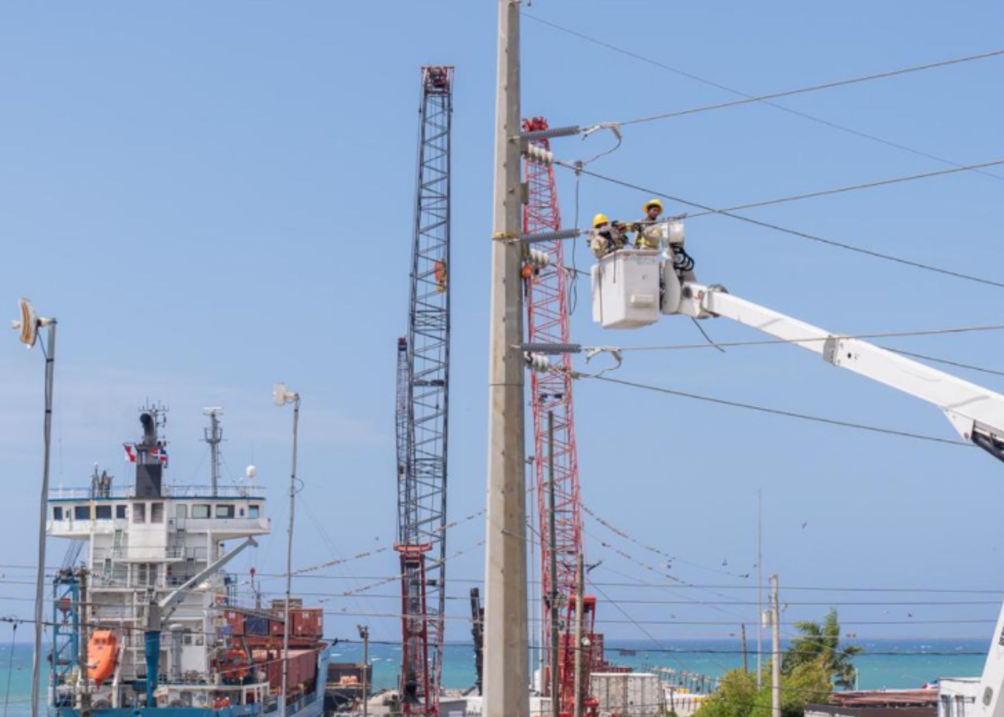 ETED continuará este sábado con la segunda etapa de los trabajos de reconducción de la línea de 69 kV en Puerto Plata