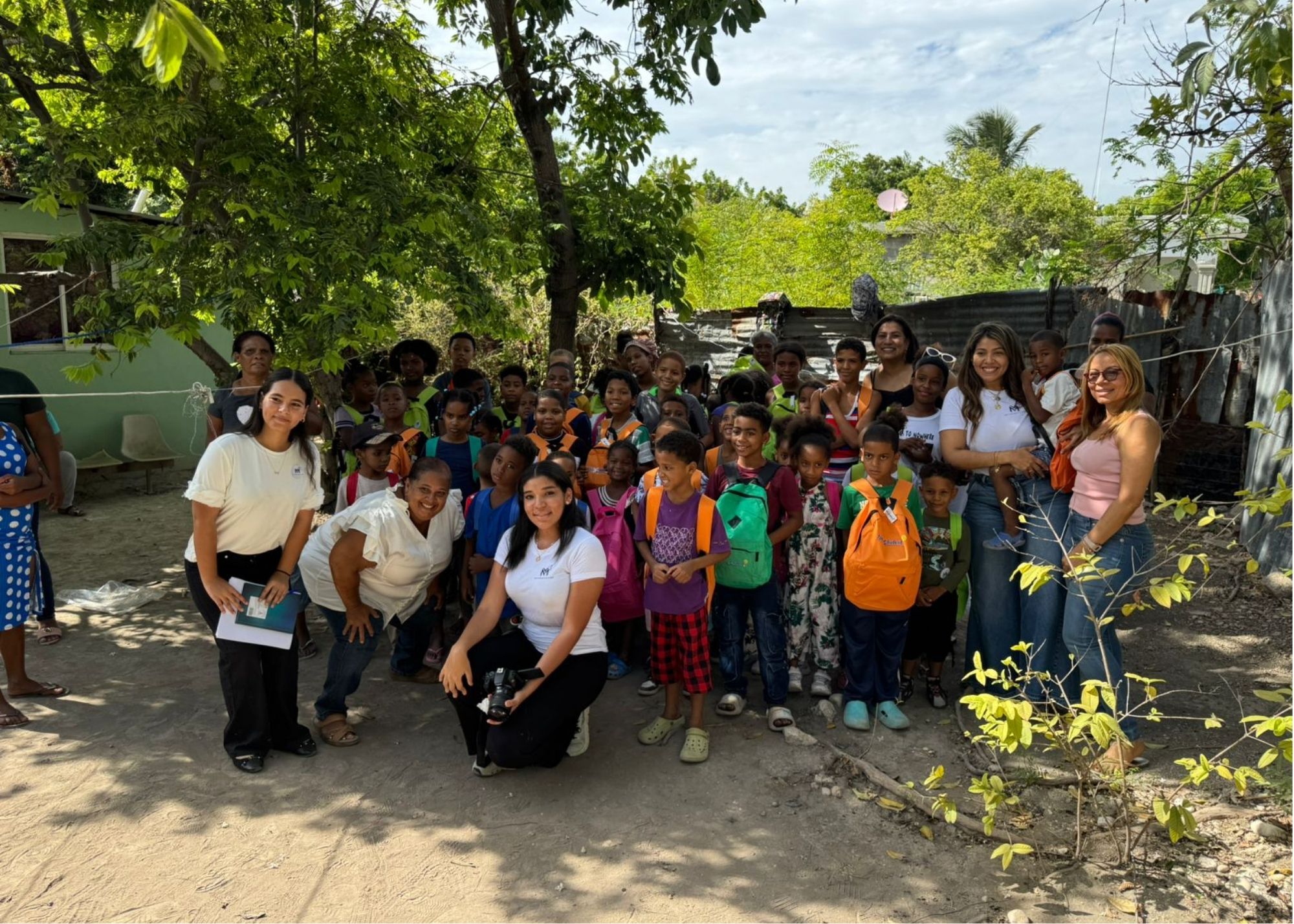 Metamorfosis Mujer RD impacta a 150 niños con entrega de kits escolares en Villa Central, Barahona Metamorfosis Mujer RD impacta a 150 niños con entrega de kits escolares en Villa Central, Barahona