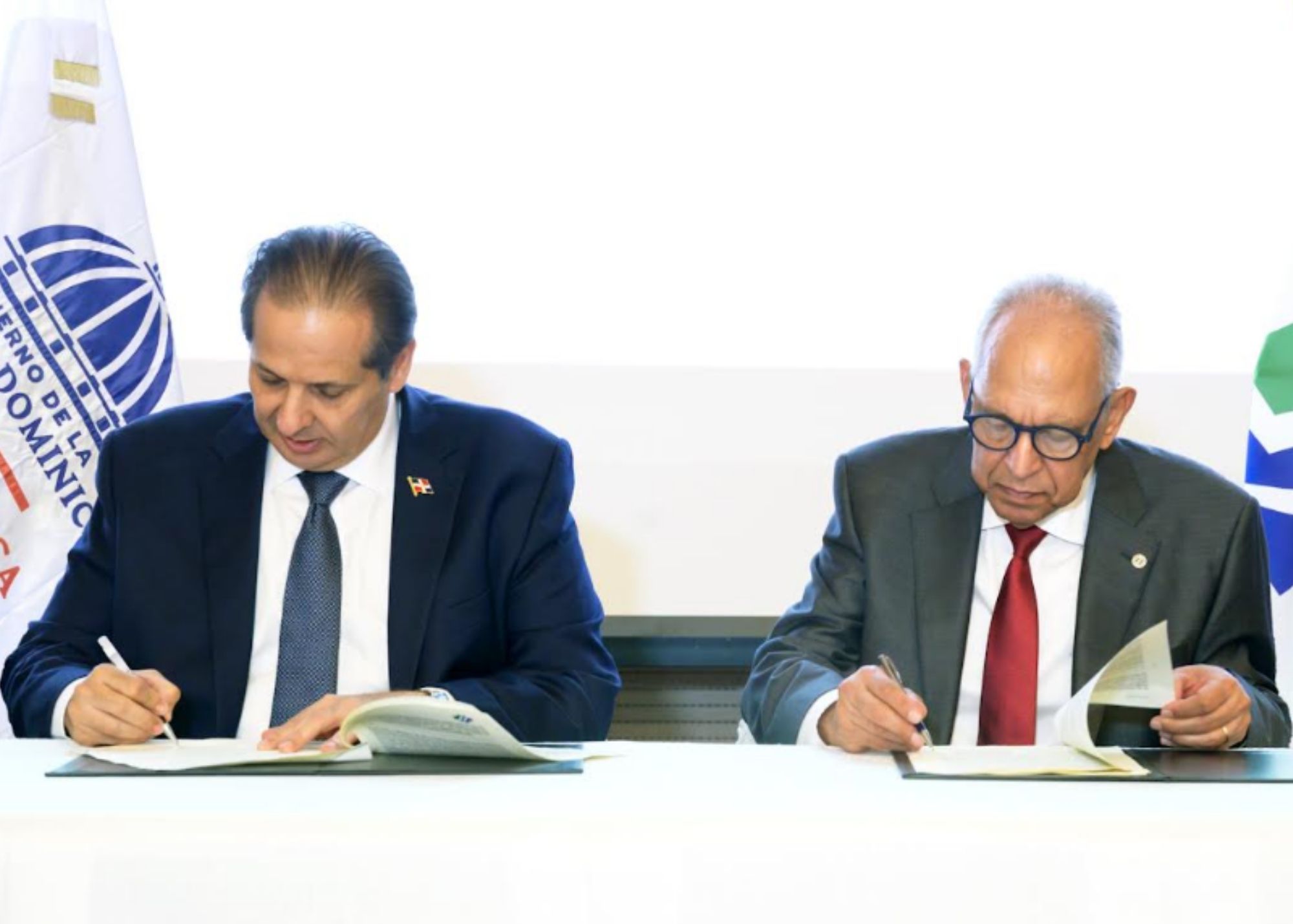 Ministerio de Salud y HOMS firman acuerdo para fortalecer la prevención, diagnóstico y tratamiento de las hepatitis virales