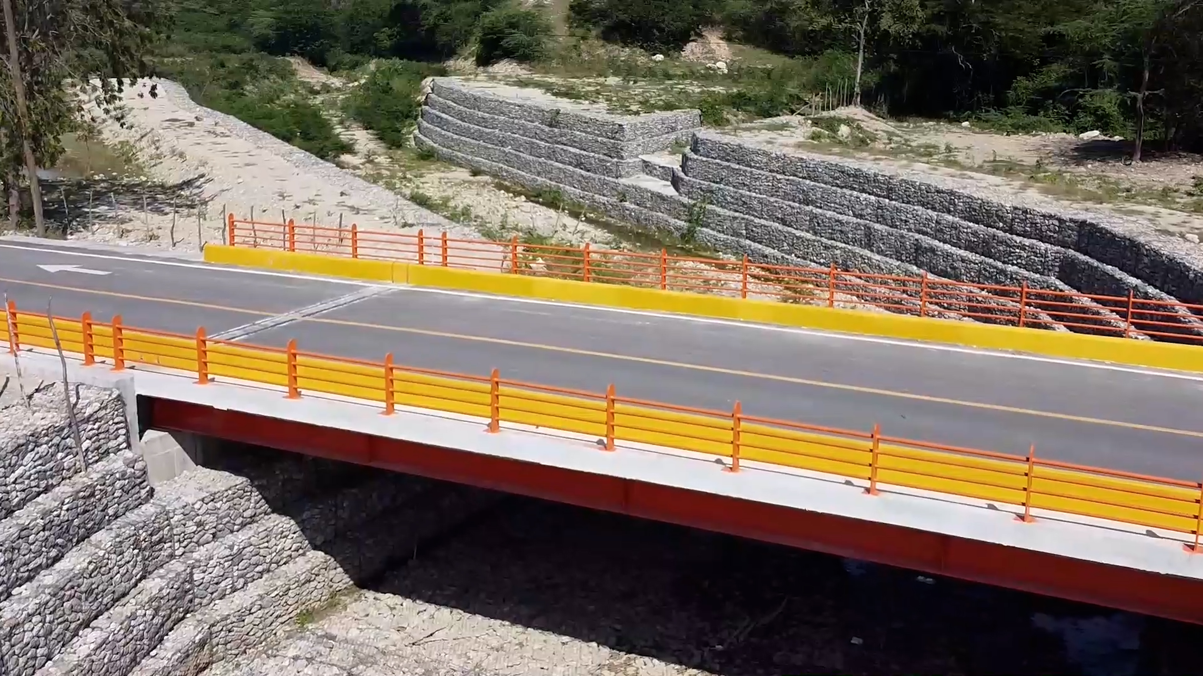 Con 104 muros de gaviones Obras Públicas ha solucionado puntos críticos en 21 provincias Con 104 muros de gaviones Obras Públicas ha solucionado puntos críticos en 21 provincias