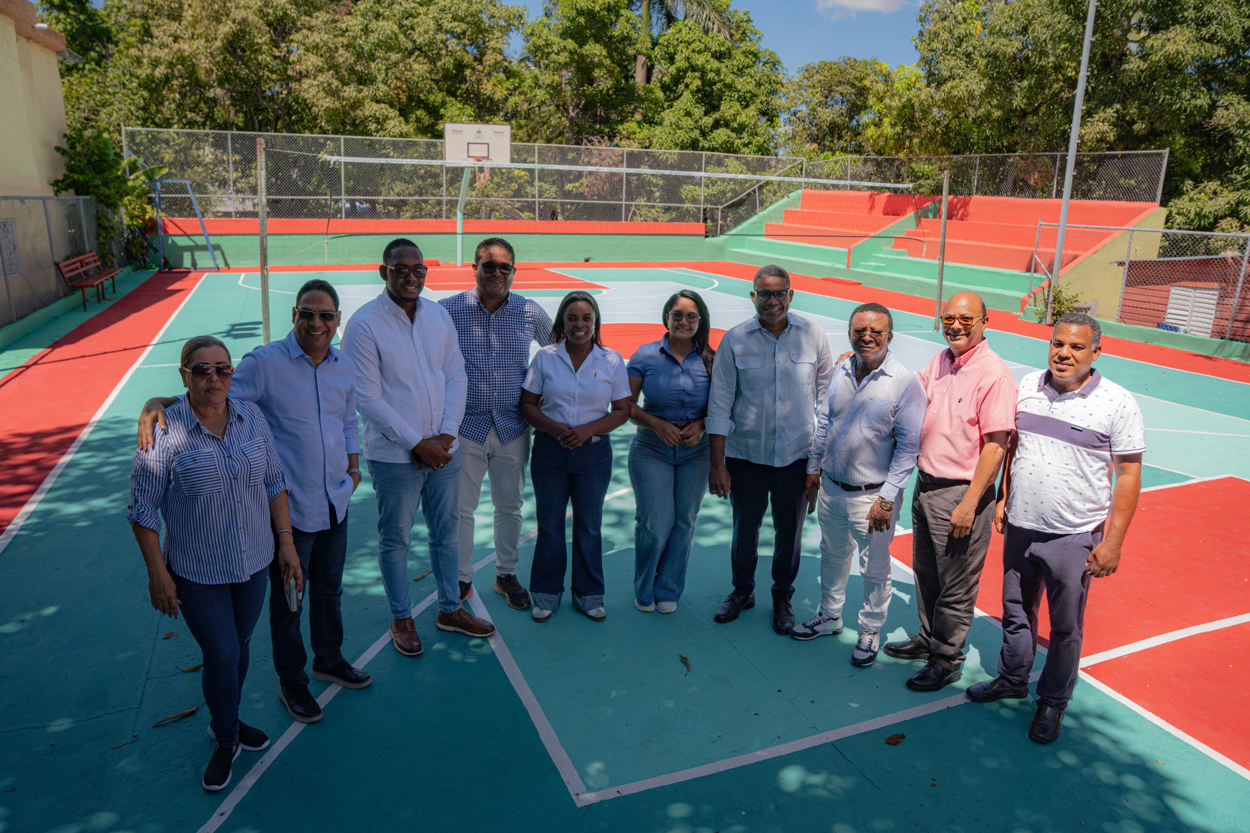 Robert Polanco supervisa terminación de Plaza Comunitaria en Bánica; entrega canchas y Paseos de los Colores en Elías Piña y San Juan Robert Polanco supervisa terminación de Plaza Comunitaria en Bánica; entrega canchas y Paseos de los Colores en Elías Piña y San Juan